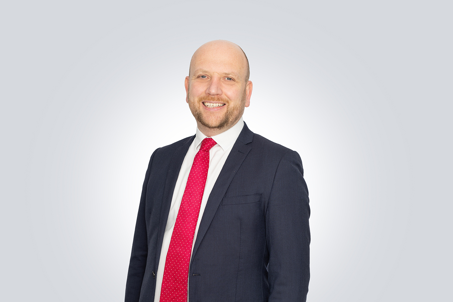 Headshot of Andrew Grant